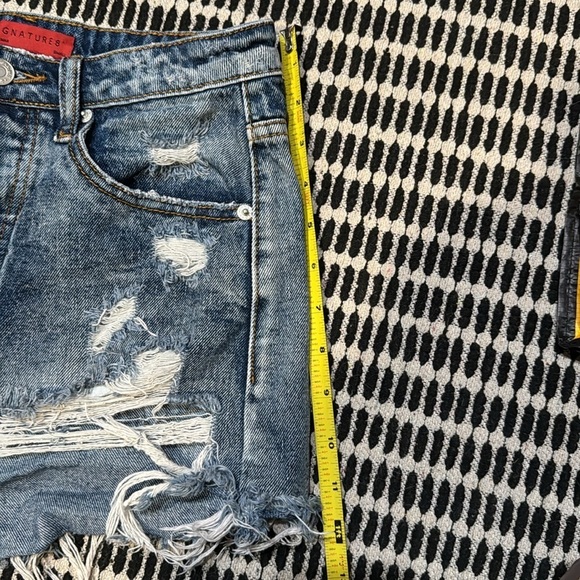 SIGNATURE8 Jean shorts cut off Distressed small - Picture 12 of 13